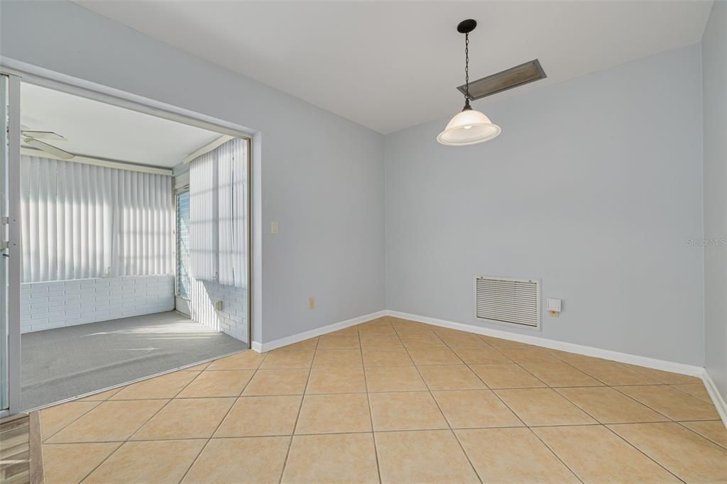 Active With Contract: $299,400 (2 beds, 1 baths, 1035 Square Feet)