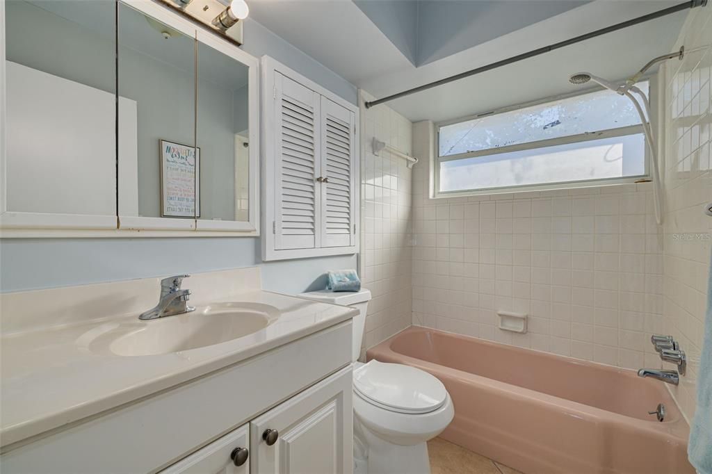 Active With Contract: $299,400 (2 beds, 1 baths, 1035 Square Feet)