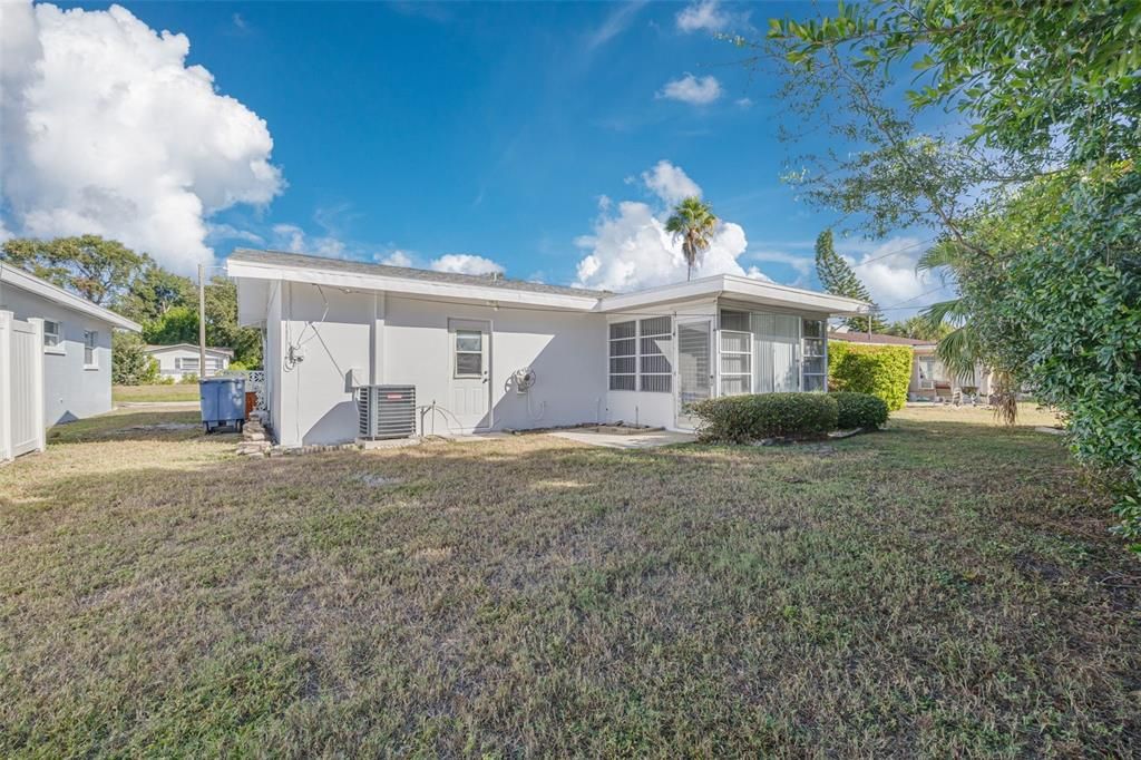 Active With Contract: $299,400 (2 beds, 1 baths, 1035 Square Feet)