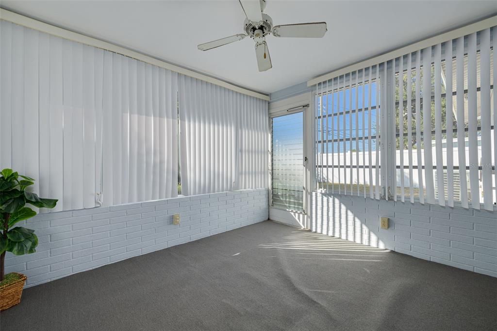 Active With Contract: $299,400 (2 beds, 1 baths, 1035 Square Feet)