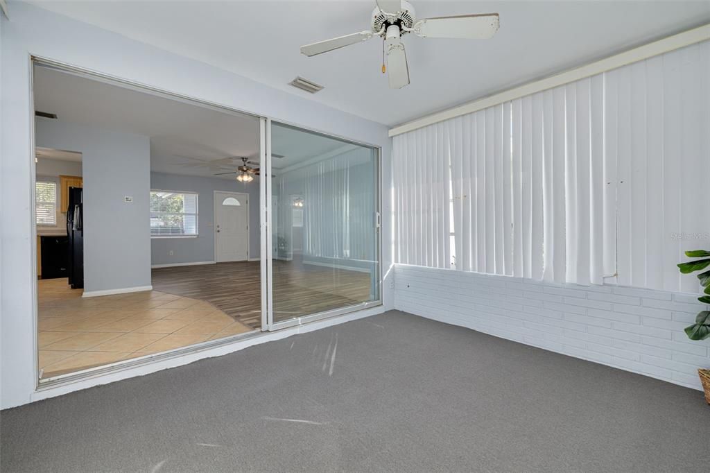 Active With Contract: $299,400 (2 beds, 1 baths, 1035 Square Feet)