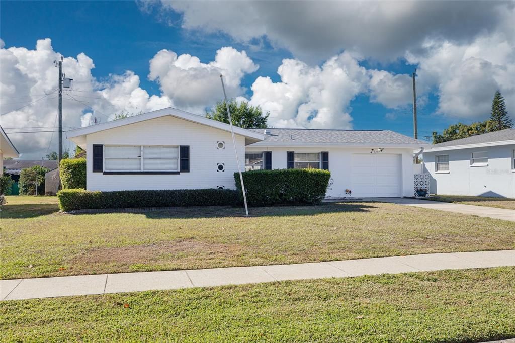 Active With Contract: $299,400 (2 beds, 1 baths, 1035 Square Feet)