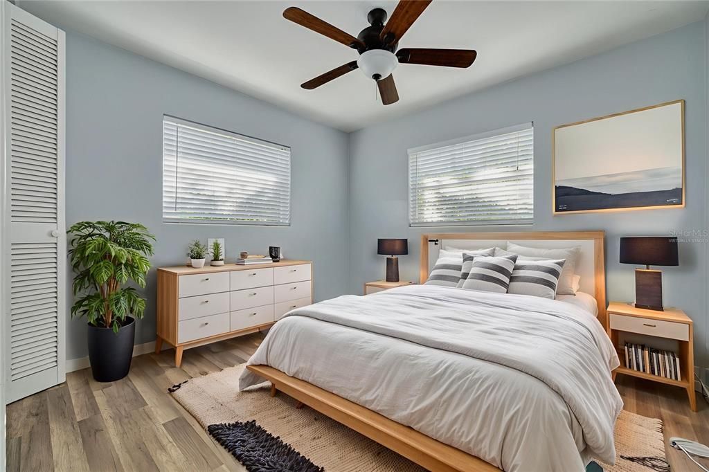 Active With Contract: $299,400 (2 beds, 1 baths, 1035 Square Feet)