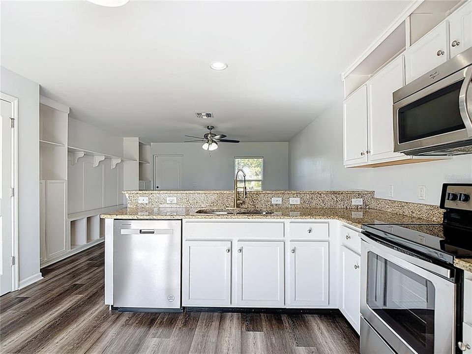 For Sale: $399,000 (3 beds, 2 baths, 1623 Square Feet)