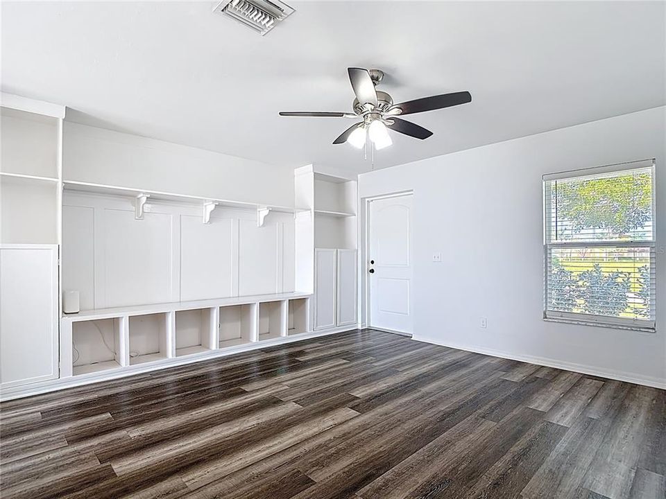 For Sale: $399,000 (3 beds, 2 baths, 1623 Square Feet)