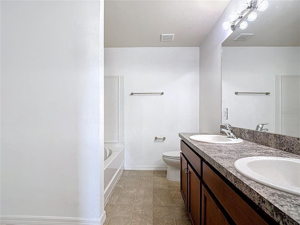 For Sale: $399,000 (3 beds, 2 baths, 1623 Square Feet)