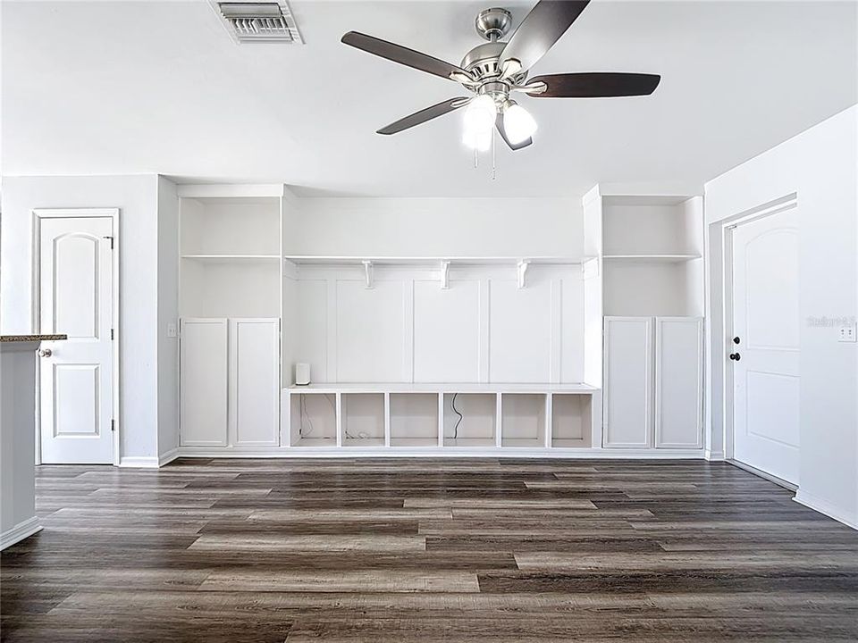 For Sale: $399,000 (3 beds, 2 baths, 1623 Square Feet)