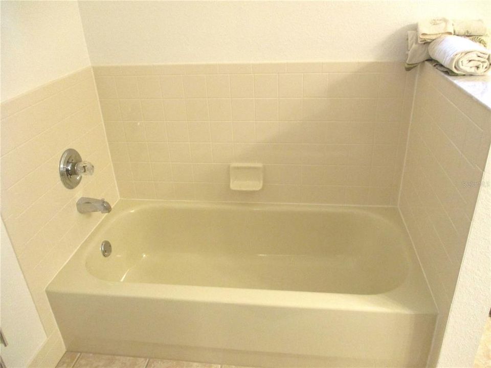 待售: $264,000 (3 贝兹, 2 浴室, 1760 平方英尺)