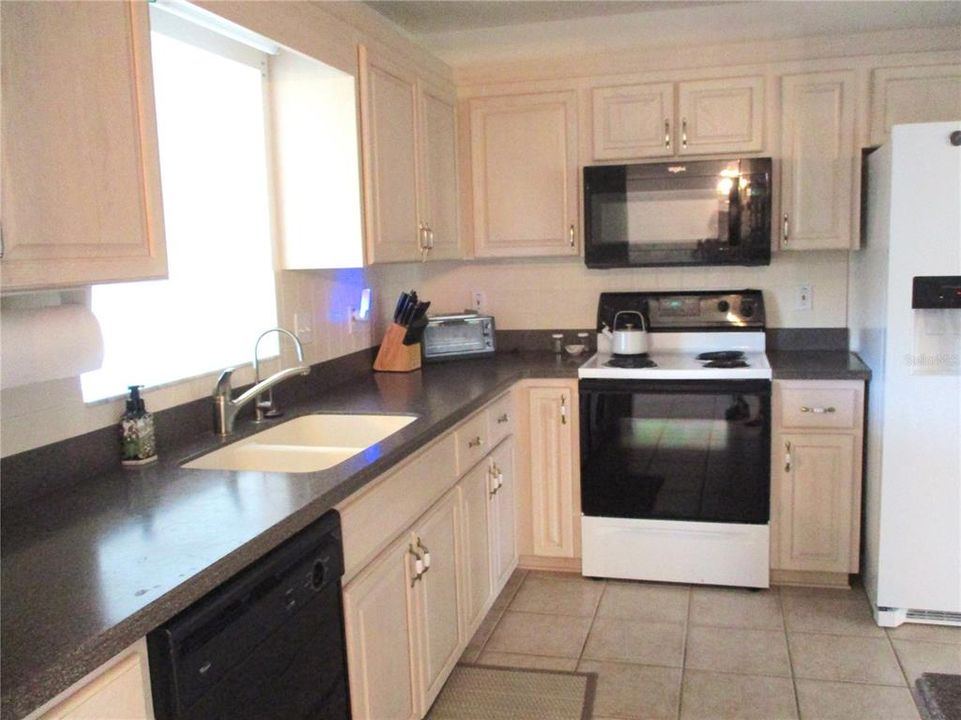 待售: $264,000 (3 贝兹, 2 浴室, 1760 平方英尺)