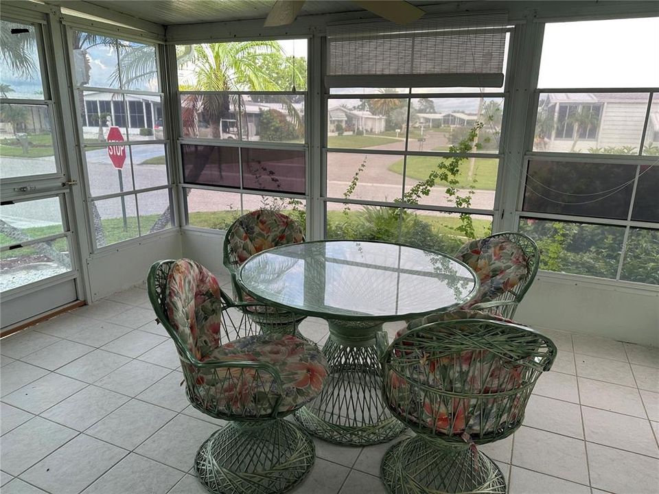 合同活跃: $145,000 (2 贝兹, 2 浴室, 1393 平方英尺)