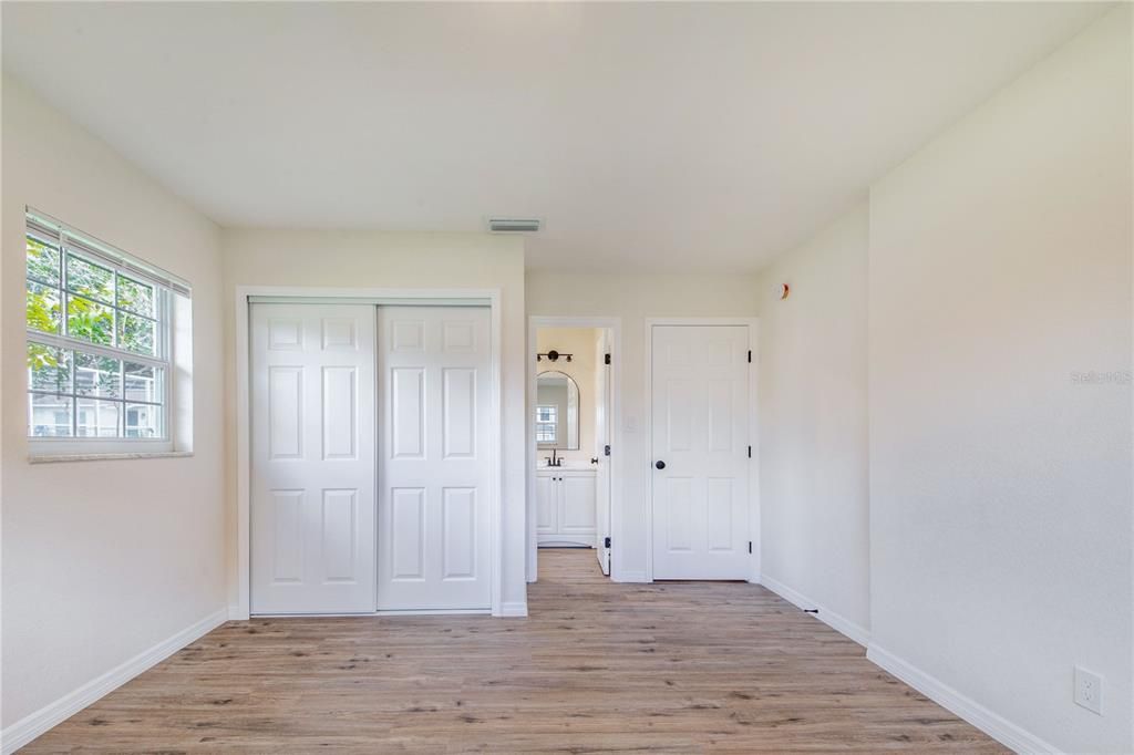 Active With Contract: $289,900 (4 beds, 2 baths, 1647 Square Feet)