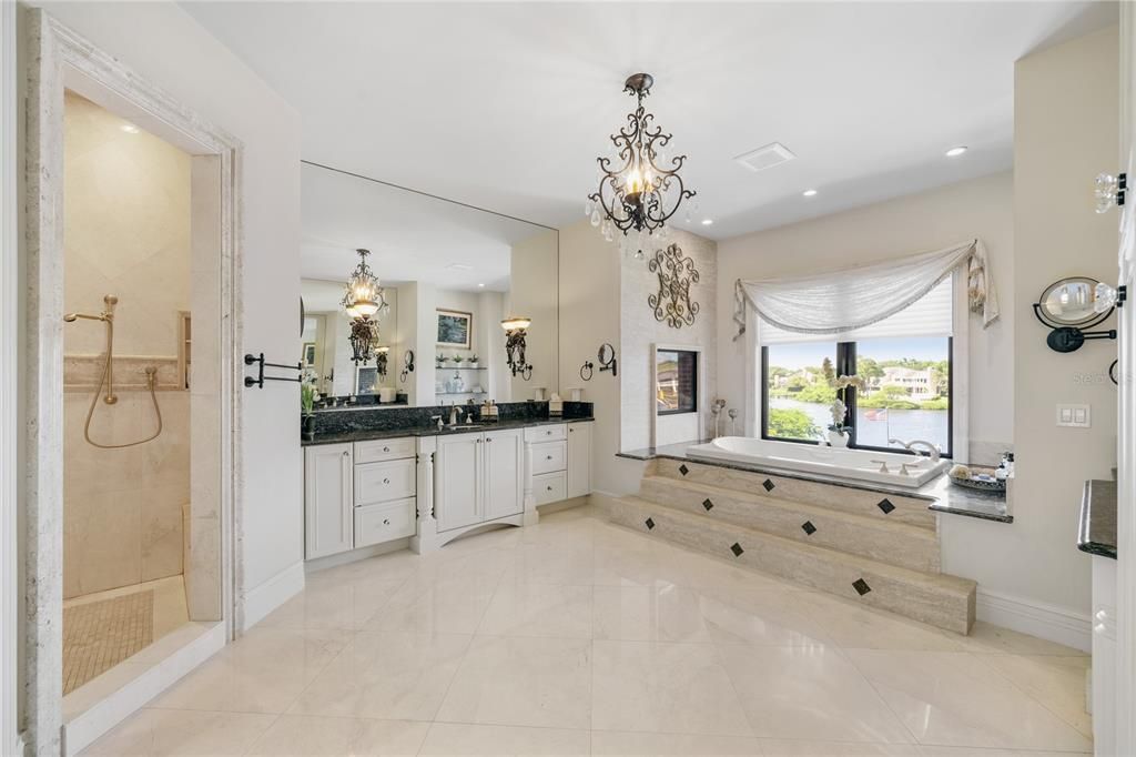 На продажу: $8,200,000 (3 спален, 3 ванн, 4658 Квадратных фут)