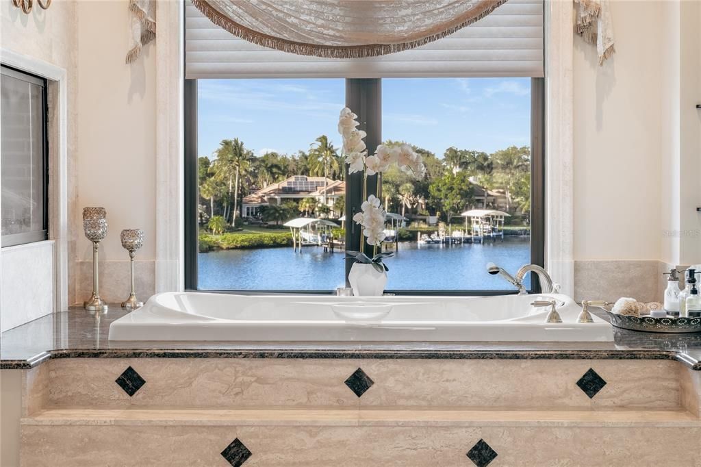 На продажу: $8,200,000 (3 спален, 3 ванн, 4658 Квадратных фут)