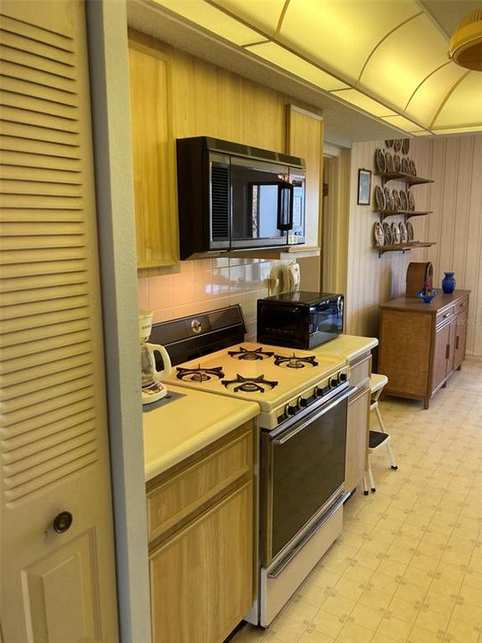 For Sale: $159,500 (2 beds, 2 baths, 1235 Square Feet)