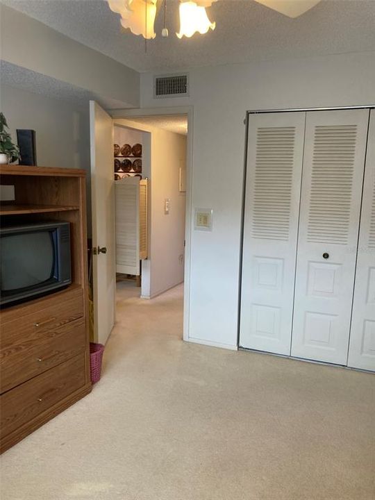 For Sale: $159,500 (2 beds, 2 baths, 1235 Square Feet)