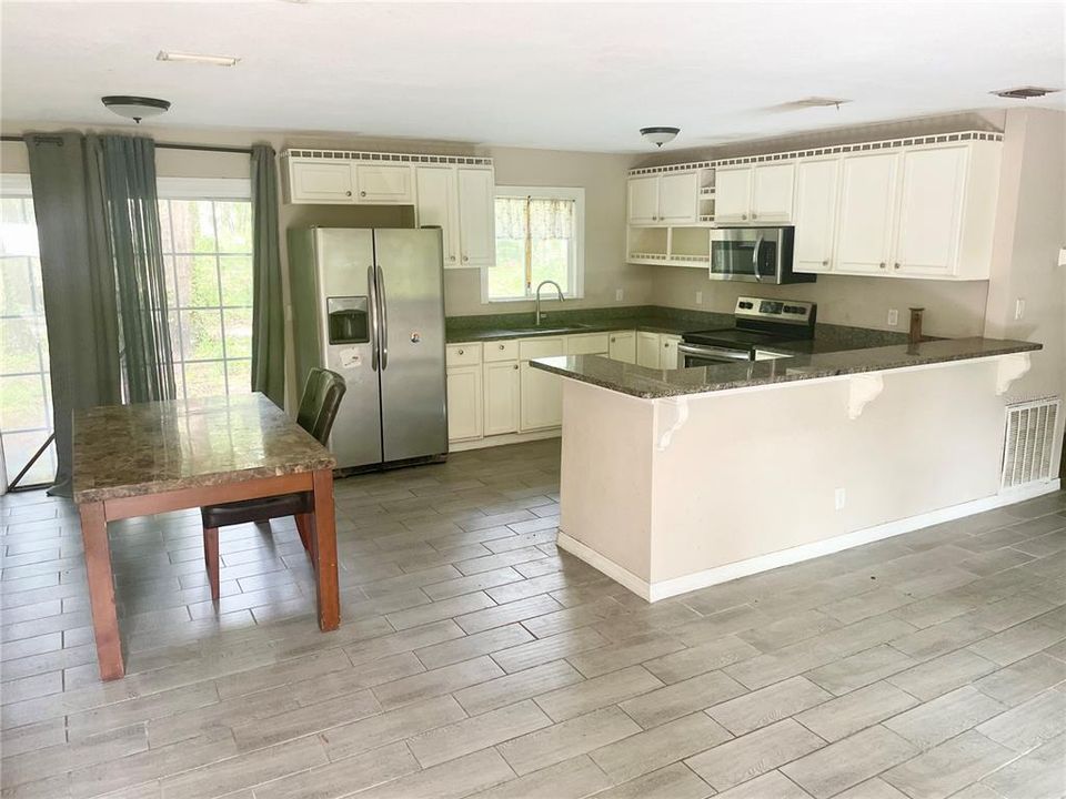 For Sale: $205,000 (3 beds, 2 baths, 1416 Square Feet)