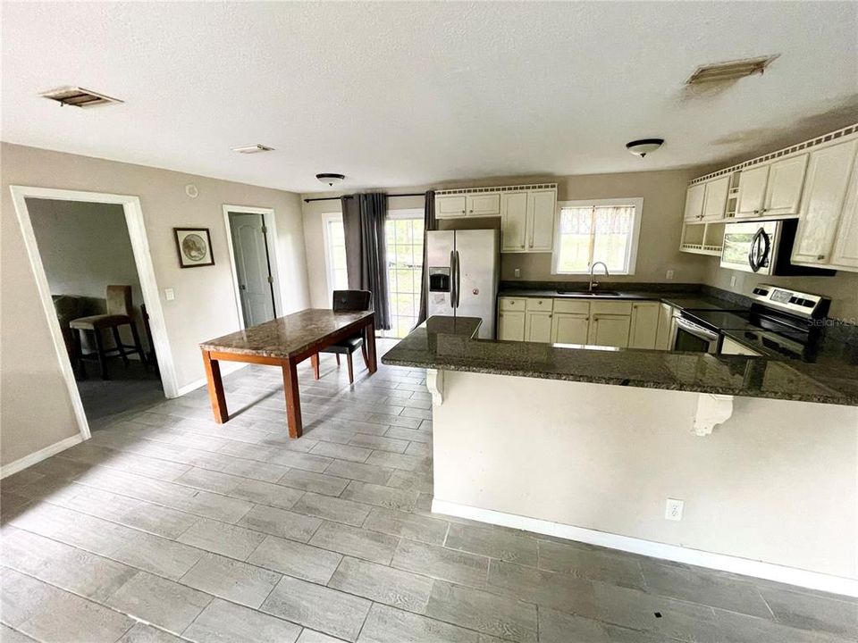 For Sale: $205,000 (3 beds, 2 baths, 1416 Square Feet)