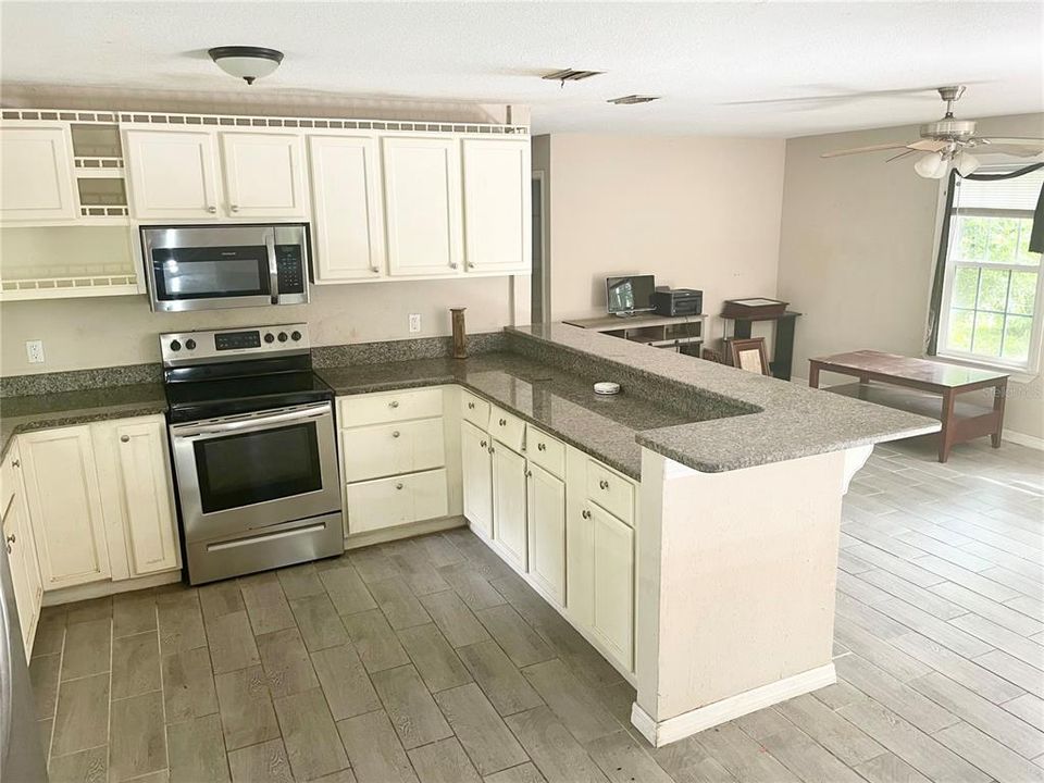 For Sale: $205,000 (3 beds, 2 baths, 1416 Square Feet)