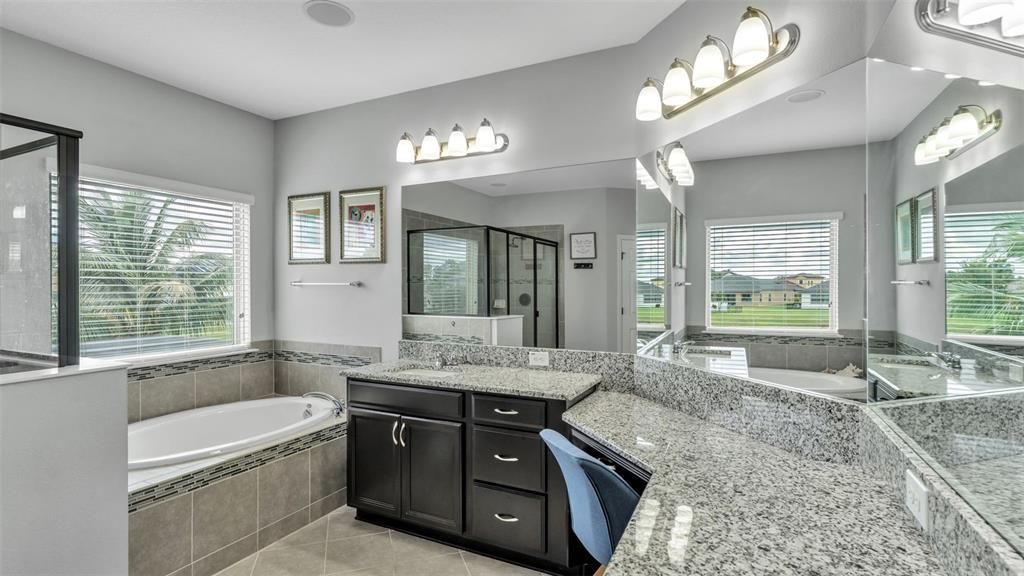 На продажу: $799,999 (5 спален, 4 ванн, 3577 Квадратных фут)