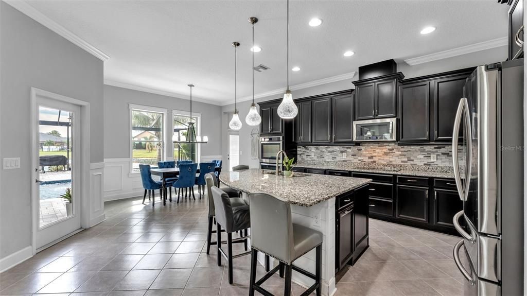 На продажу: $799,999 (5 спален, 4 ванн, 3577 Квадратных фут)