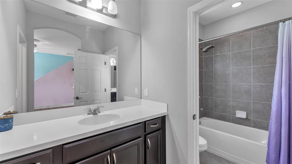 На продажу: $799,999 (5 спален, 4 ванн, 3577 Квадратных фут)