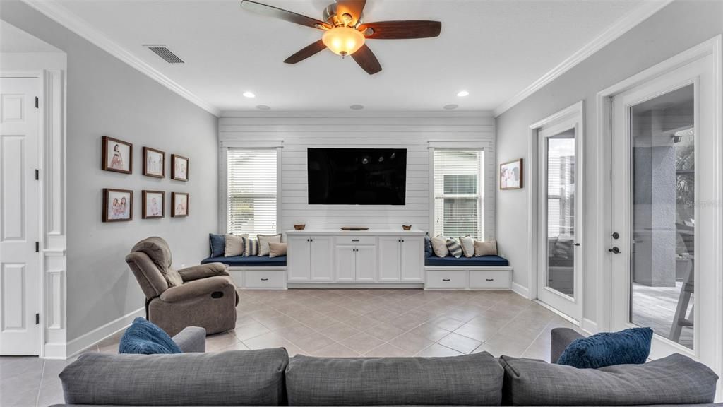 На продажу: $799,999 (5 спален, 4 ванн, 3577 Квадратных фут)