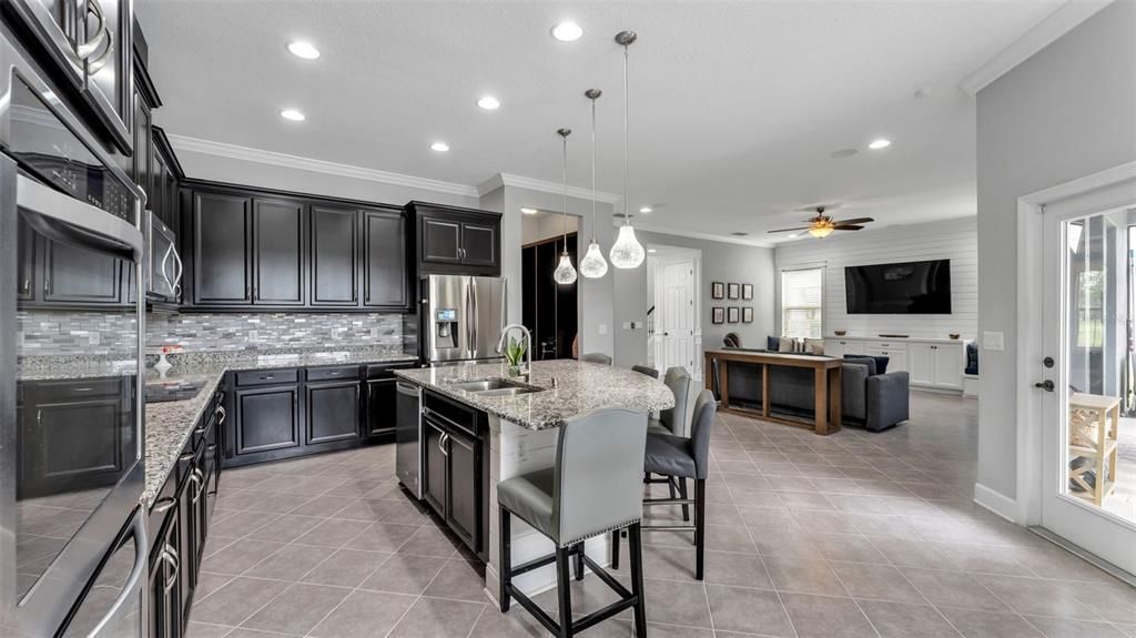 На продажу: $799,999 (5 спален, 4 ванн, 3577 Квадратных фут)