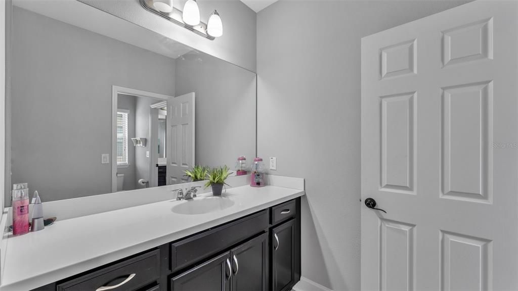 На продажу: $799,999 (5 спален, 4 ванн, 3577 Квадратных фут)