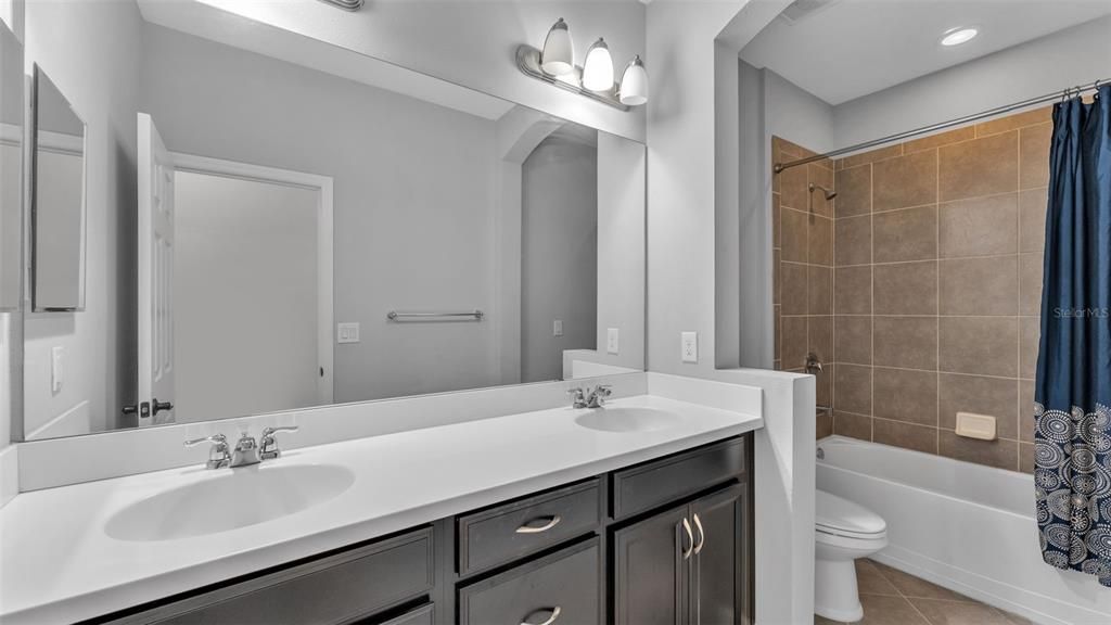 На продажу: $799,999 (5 спален, 4 ванн, 3577 Квадратных фут)