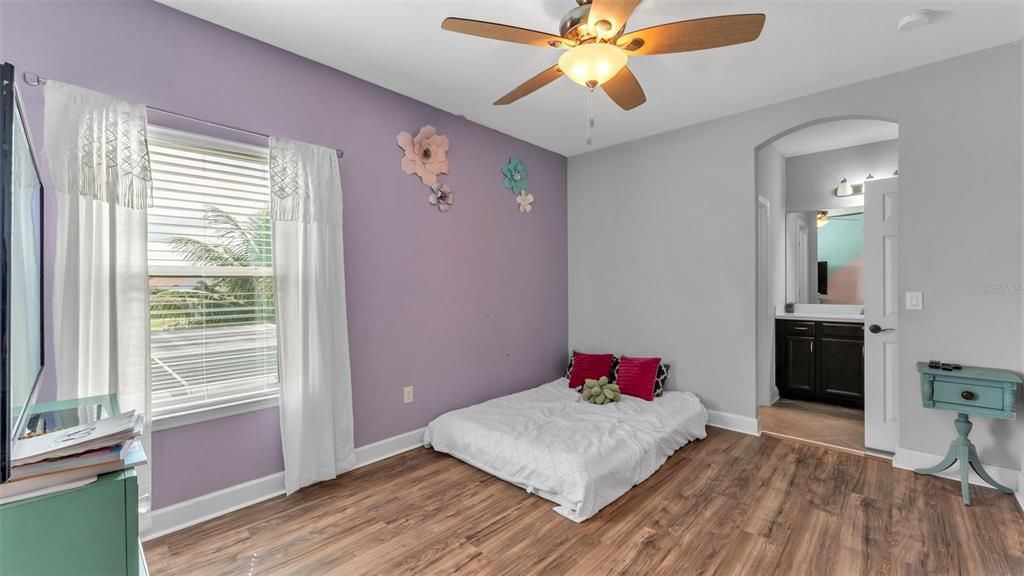 На продажу: $799,999 (5 спален, 4 ванн, 3577 Квадратных фут)