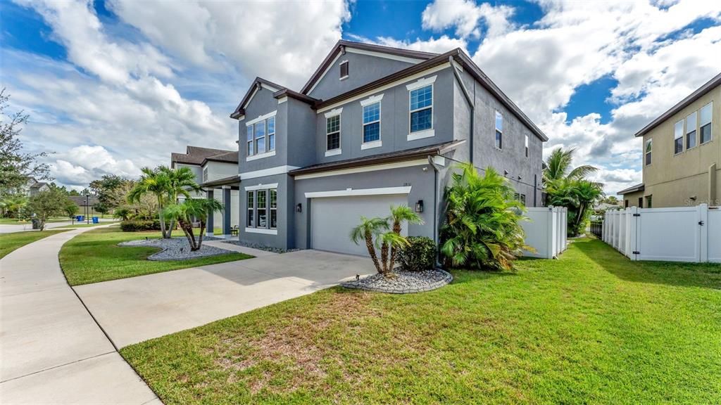 На продажу: $799,999 (5 спален, 4 ванн, 3577 Квадратных фут)