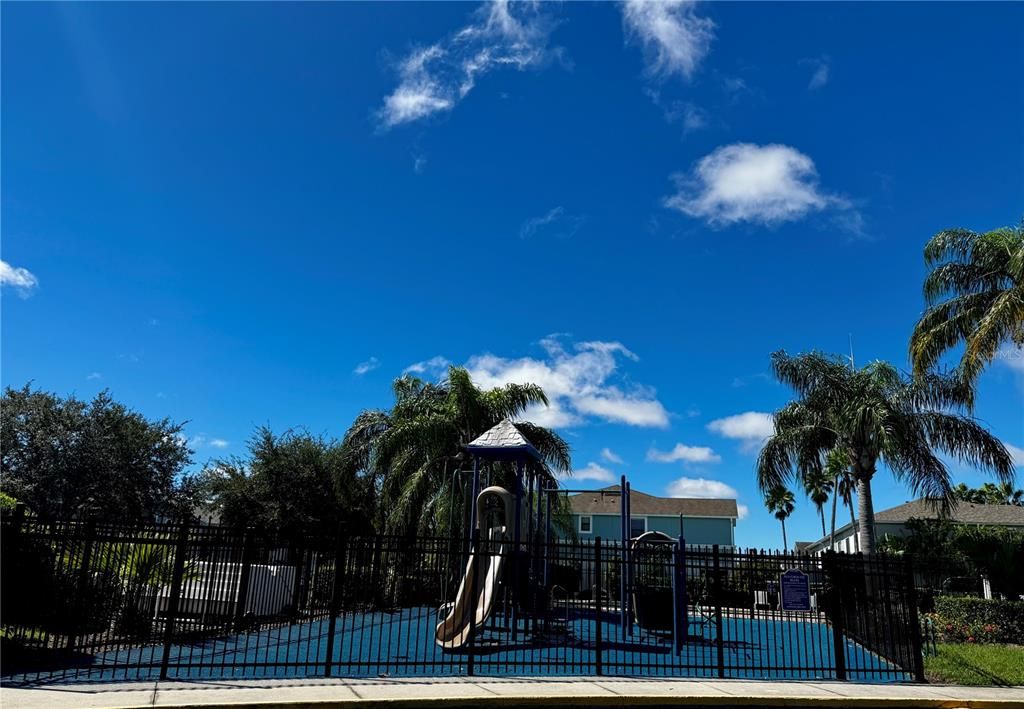 For Sale: $224,000 (2 beds, 2 baths, 1144 Square Feet)