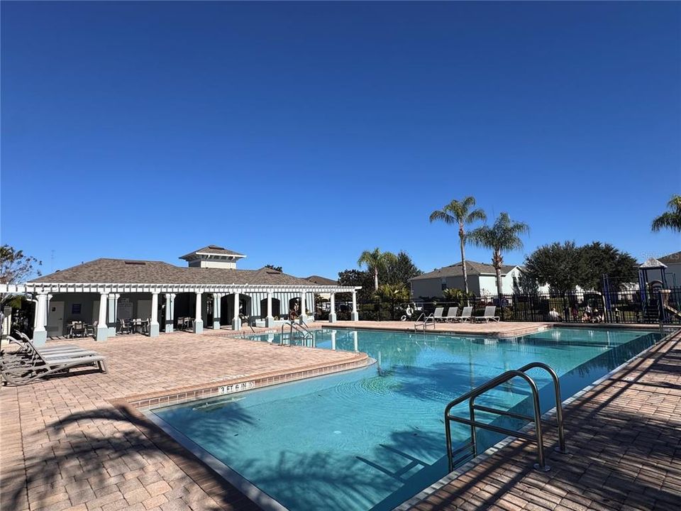 Active With Contract: $224,000 (2 beds, 2 baths, 1144 Square Feet)