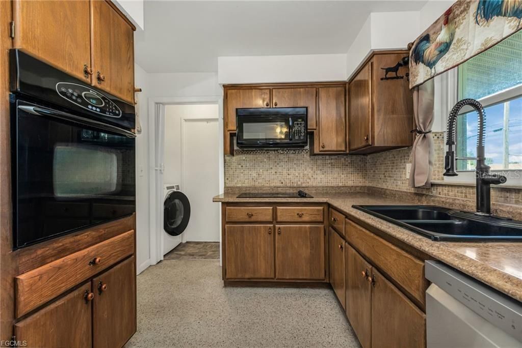 На продажу: $449,000 (3 спален, 2 ванн, 1393 Квадратных фут)