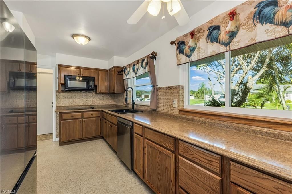 На продажу: $449,000 (3 спален, 2 ванн, 1393 Квадратных фут)