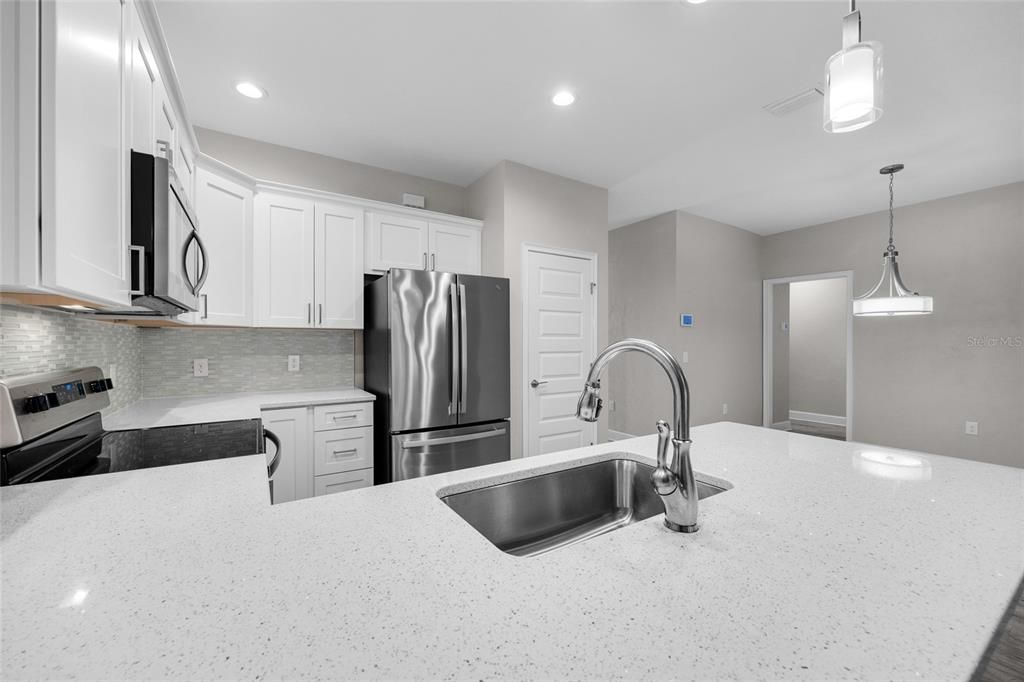 For Sale: $269,900 (2 beds, 2 baths, 1220 Square Feet)