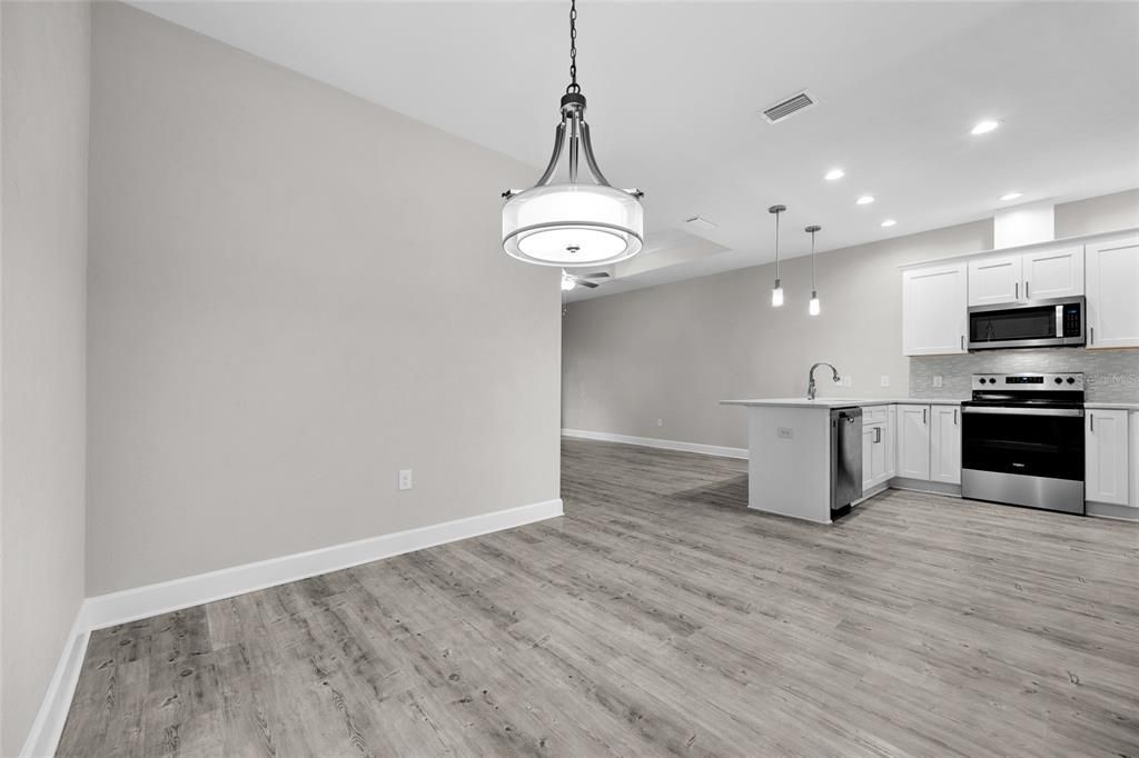 For Sale: $269,900 (2 beds, 2 baths, 1220 Square Feet)