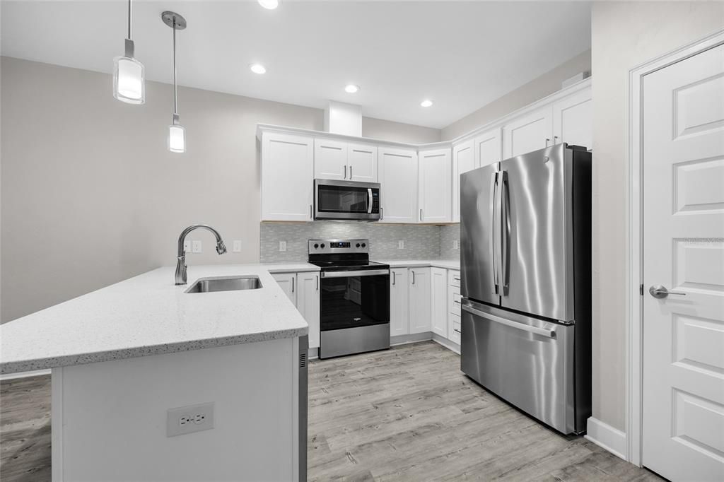 For Sale: $269,900 (2 beds, 2 baths, 1220 Square Feet)