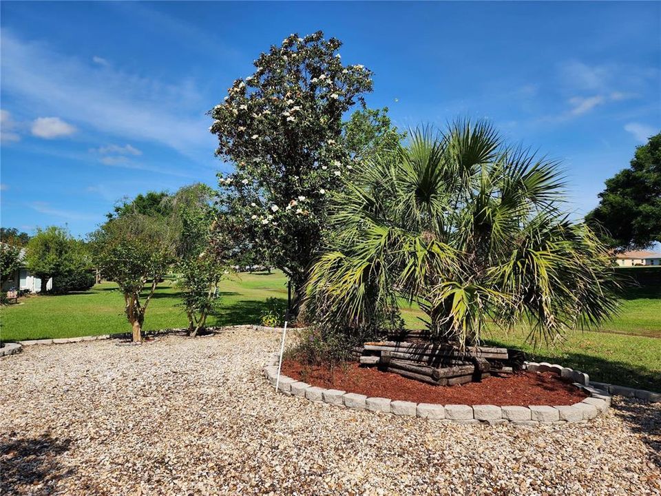 合同活跃: $199,999 (2 贝兹, 2 浴室, 1779 平方英尺)