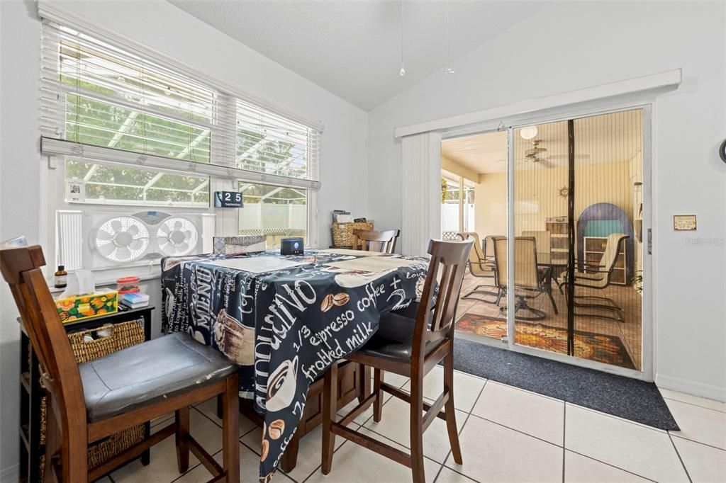 На продажу: $359,900 (3 спален, 2 ванн, 2086 Квадратных фут)