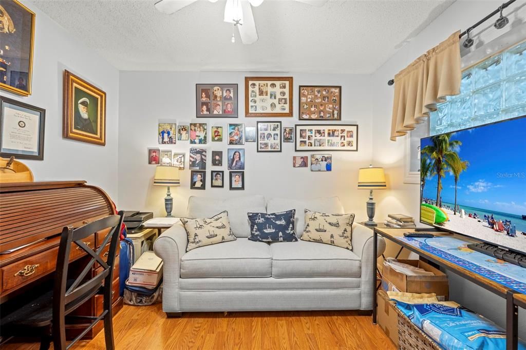 На продажу: $359,900 (3 спален, 2 ванн, 2086 Квадратных фут)