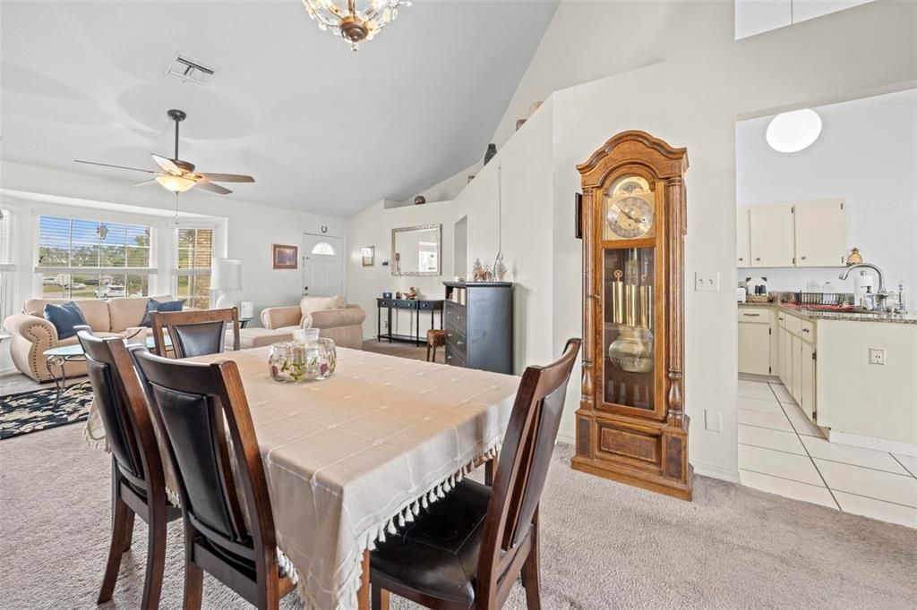 На продажу: $359,900 (3 спален, 2 ванн, 2086 Квадратных фут)