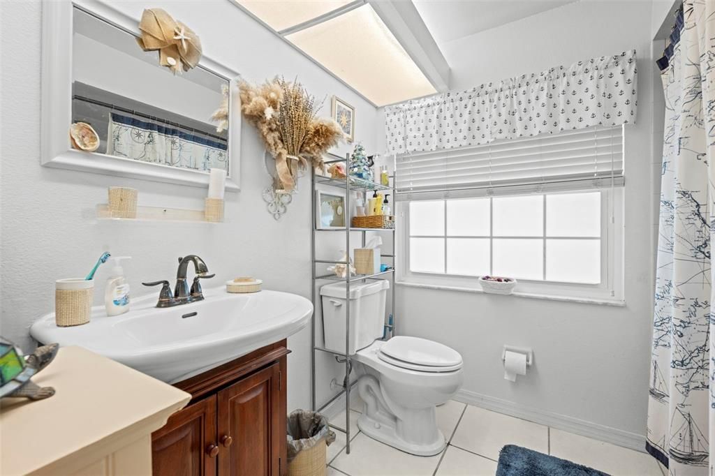 На продажу: $359,900 (3 спален, 2 ванн, 2086 Квадратных фут)