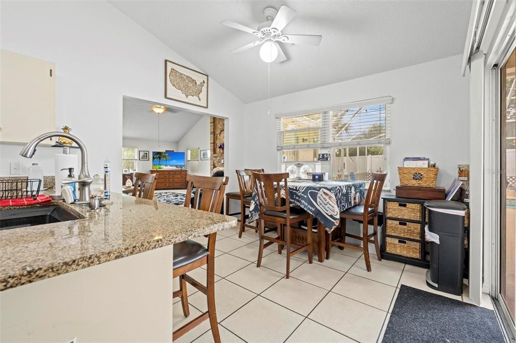 На продажу: $359,900 (3 спален, 2 ванн, 2086 Квадратных фут)