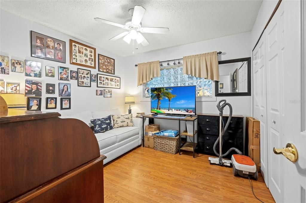 На продажу: $359,900 (3 спален, 2 ванн, 2086 Квадратных фут)