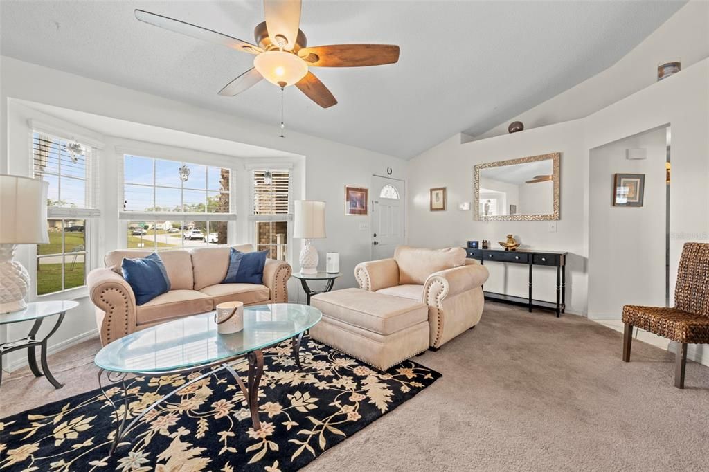 На продажу: $359,900 (3 спален, 2 ванн, 2086 Квадратных фут)