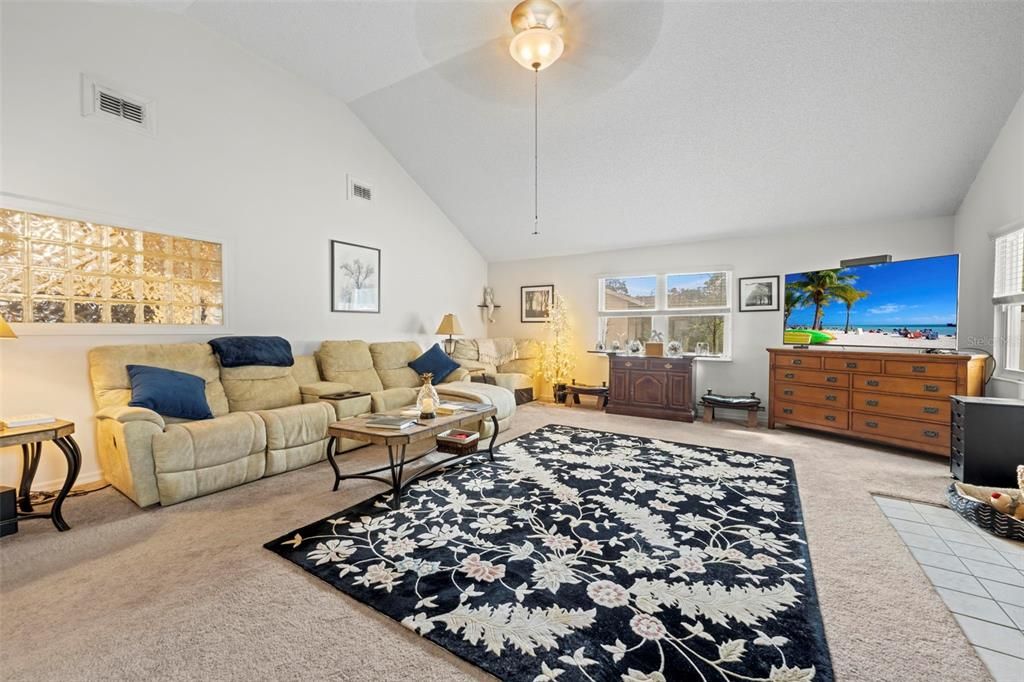 На продажу: $359,900 (3 спален, 2 ванн, 2086 Квадратных фут)