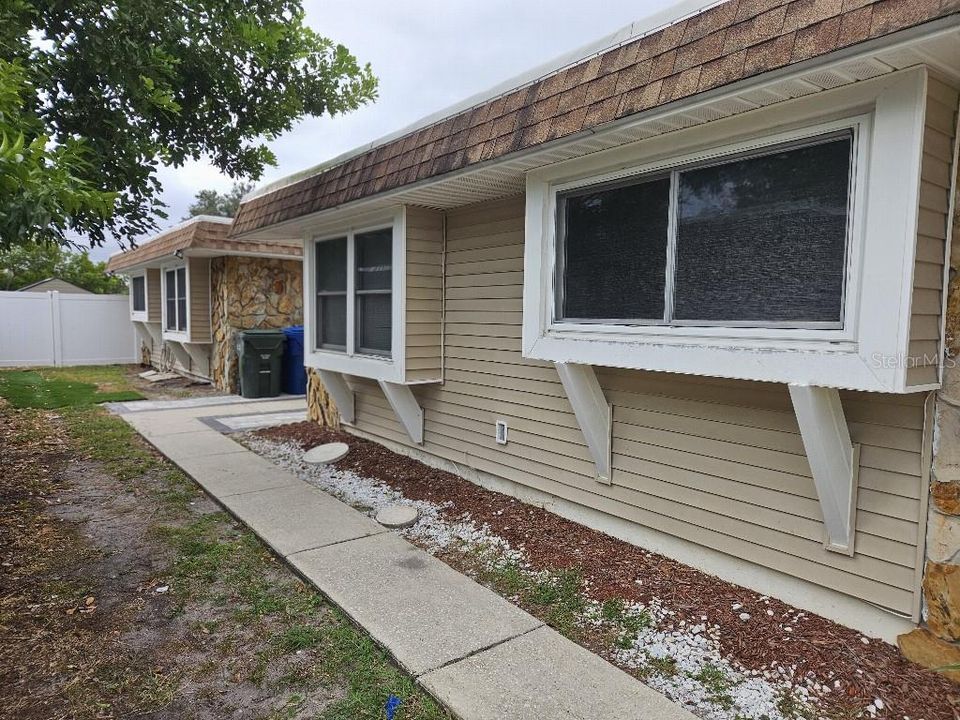 Active With Contract: $529,600 (4 beds, 0 baths, 2156 Square Feet)