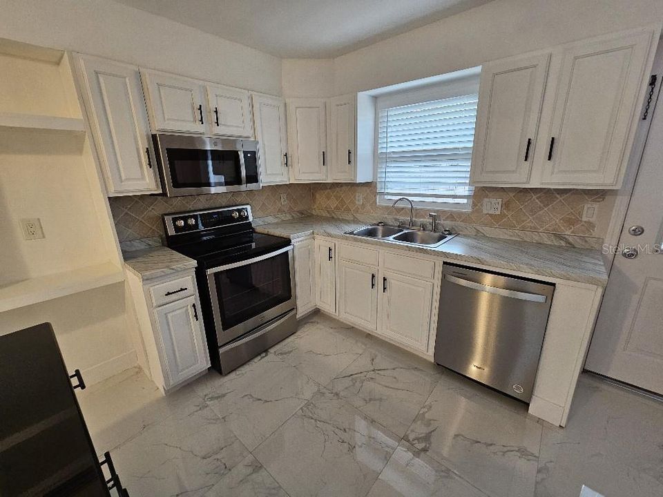 Active With Contract: $529,600 (4 beds, 0 baths, 2156 Square Feet)