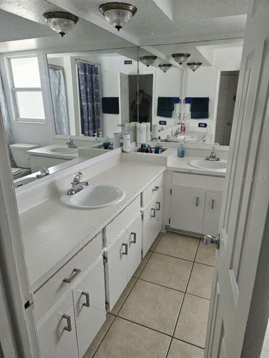 Active With Contract: $529,600 (4 beds, 0 baths, 2156 Square Feet)